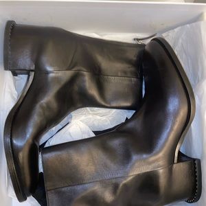 Givenchy medieval looking boots. Covered heel 41